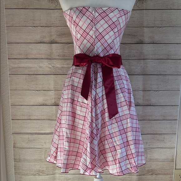 Chic Strapless Pink Plaid Dress - Picture 3 of 5